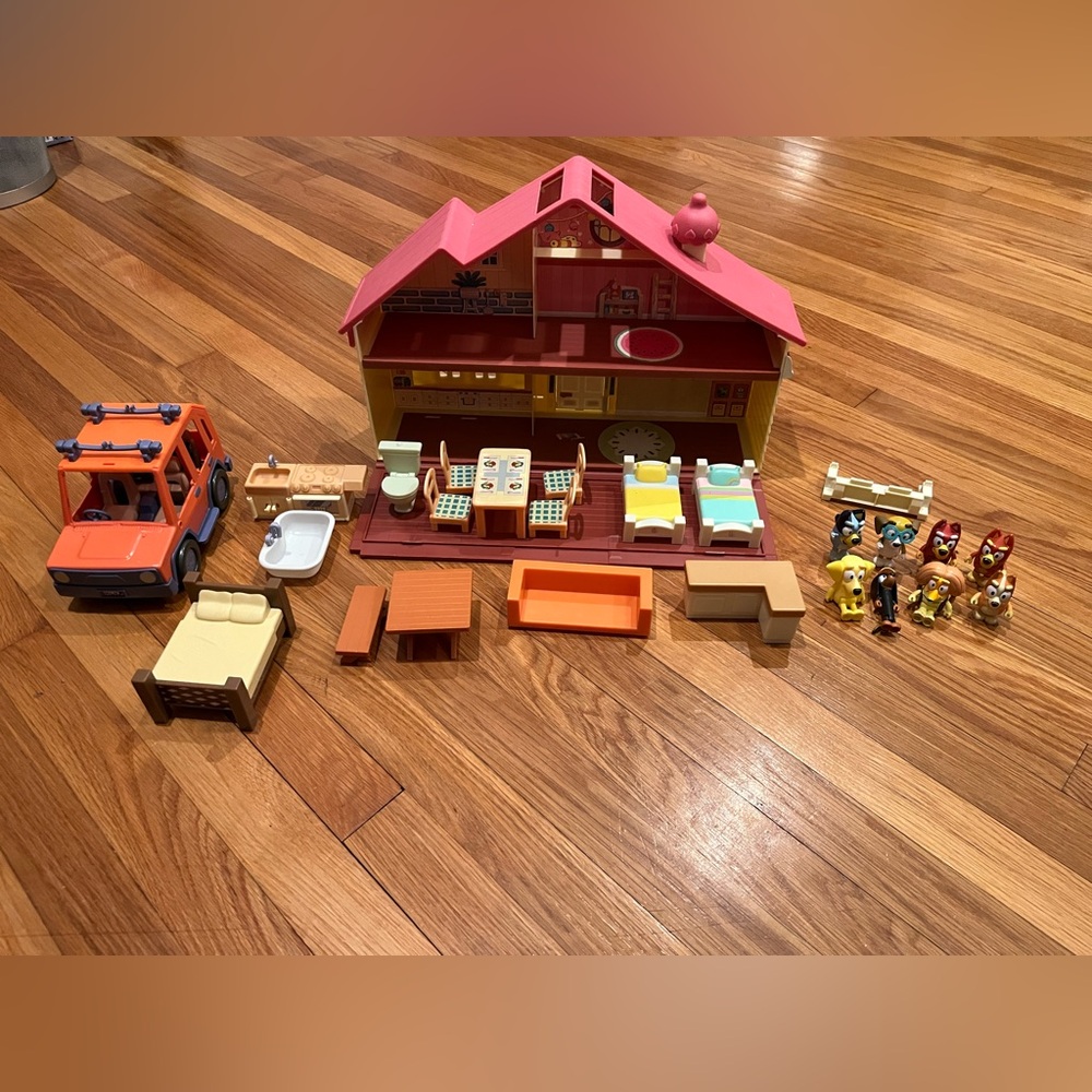 Bluey Pack & Go house Playset with Accessories